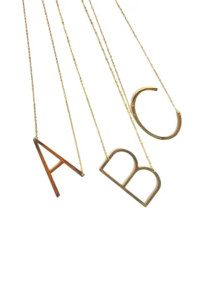 COLLAR INICIAL DORADO