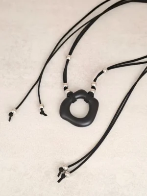 CHOKER