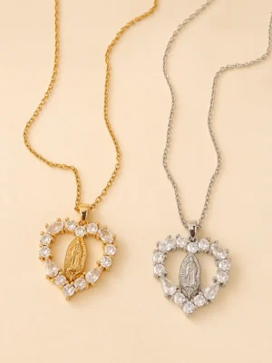 COLLAR RELIGIOSO CON CORAZON DE STRASS