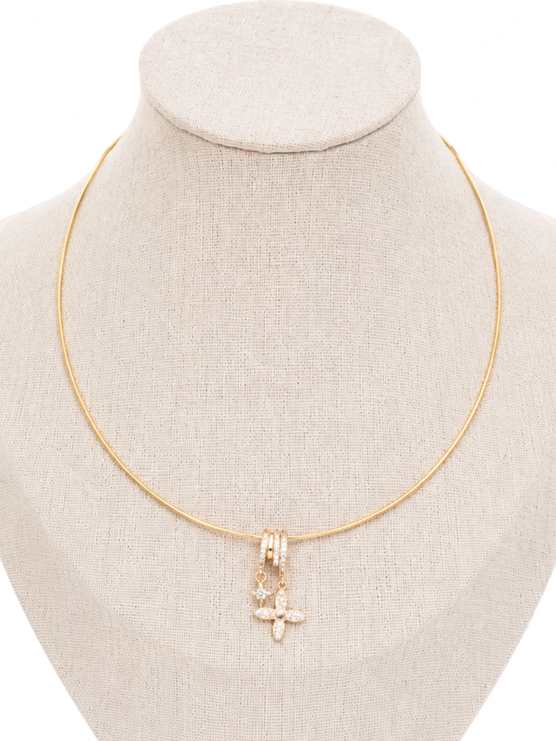 COLLAR ACERO RIGIDO DIJE FLOR