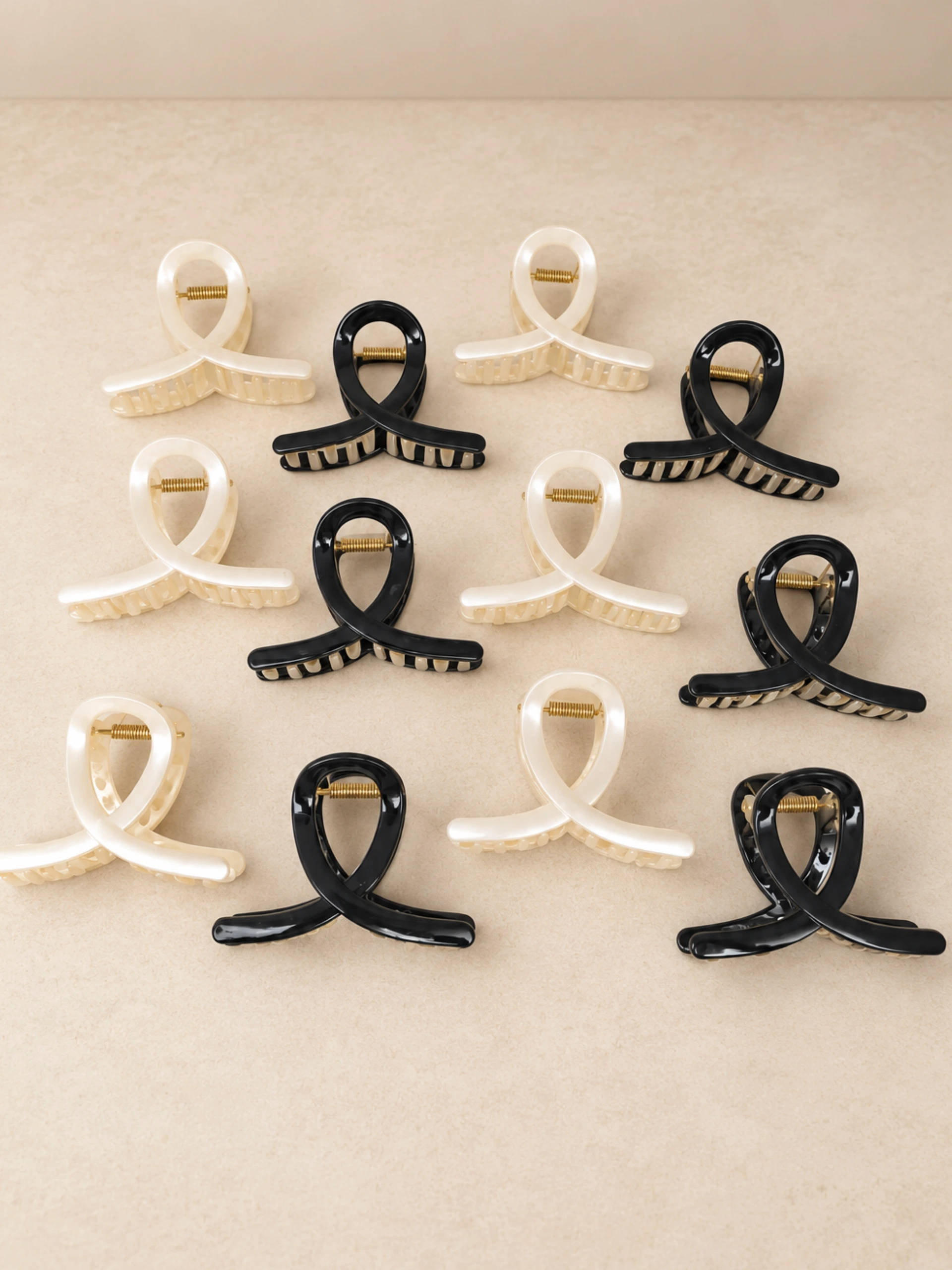 BROCHE NEGRO Y BLANCO X12